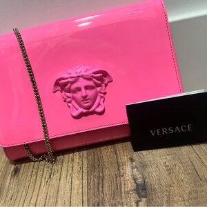 Authentic! In brand new condition! Super cute💕